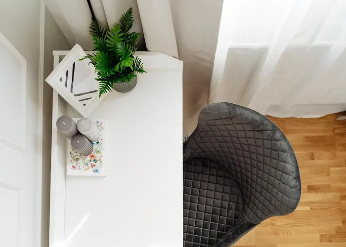 Bright 2br Flat - Palace Hall - Charming Balcony